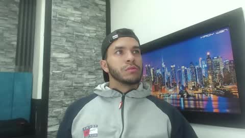Snapshot of thiago_hairy chatting on 10/22/25, 03:18 thiago_hairy online show from 10/22/25, 03:18