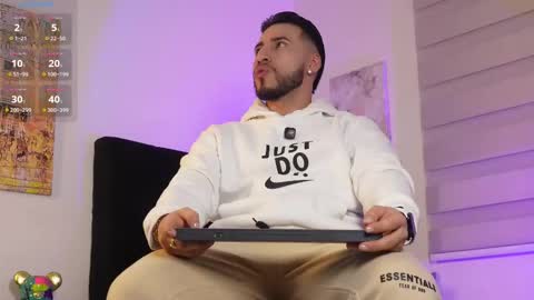 Snapshot of thiago_hill chatting on 02/17/26, 12:29 Thiago online show from 02/17/26, 12:29