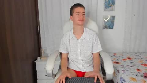 Snapshot of thiago_james69 chatting on 09/09/25, 12:43 Manuel online show from 09/09/25, 12:43