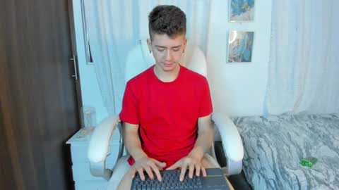 Snapshot of thiago_james69 chatting on 09/24/25, 01:42 Manuel online show from 09/24/25, 01:42