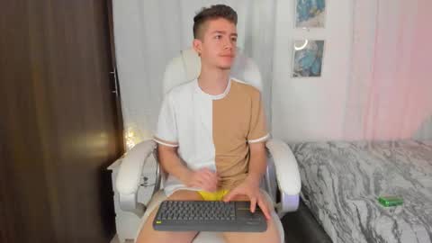 Snapshot of thiago_james69 chatting on 09/26/25, 03:54 Manuel online show from 09/26/25, 03:54