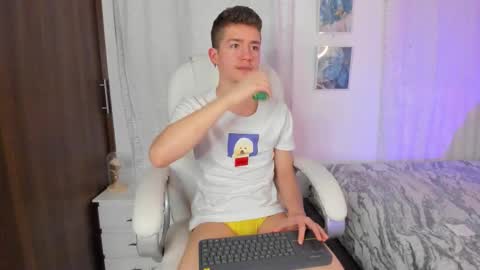 Snapshot of thiago_james69 chatting on 09/29/25, 02:27 Manuel online show from 09/29/25, 02:27