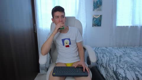 Snapshot of thiago_james69 chatting on 09/29/25, 10:14 Manuel online show from 09/29/25, 10:14