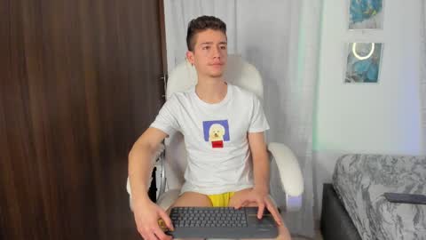 Snapshot of thiago_james69 chatting on 10/04/25, 02:53 Manuel online show from 10/04/25, 02:53