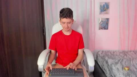 Snapshot of thiago_james69 chatting on 10/06/25, 01:58 Manuel online show from 10/06/25, 01:58