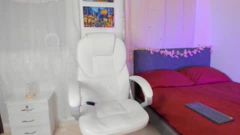 Snapshot of thiago_james69 chatting on 10/17/25, 04:48 Manuel online show from 10/17/25, 04:48