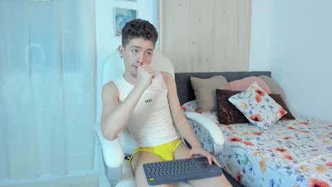 Snapshot of thiago_james69 chatting on 10/31/25, 01:39 Manuel online show from 10/31/25, 01:39