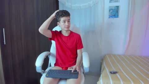 Snapshot of thiago_james69 chatting on 11/12/25, 05:52 Manuel online show from 11/12/25, 05:52