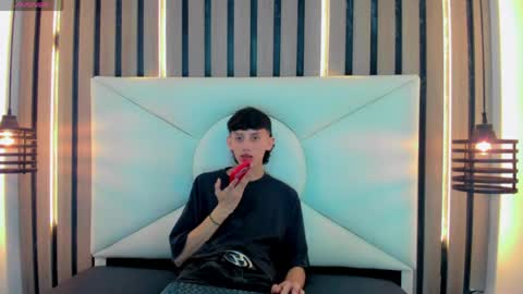 thiago_twink38 online show from 04/23/26, 04:46