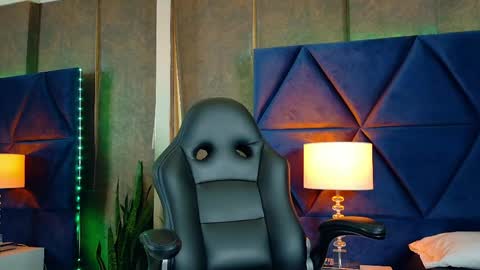 Snapshot of thiagoferrer_ chatting on 05/19/26, 04:30 T H I A G O online show from 05/19/26, 04:30