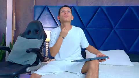 Snapshot of thiagoferrer_ chatting on 06/24/26, 05:06 T H I A G O online show from 06/24/26, 05:06