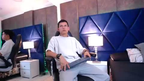 Snapshot of thiagoferrer_ chatting on 06/30/26, 04:02 T H I A G O online show from 06/30/26, 04:02