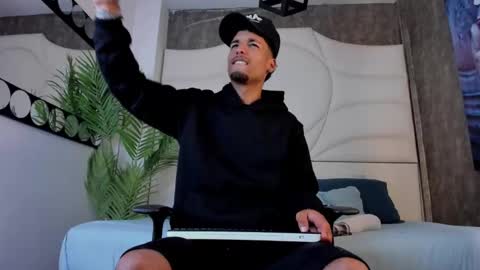 ThiagoFerreti online show from 10/27/25, 07:40