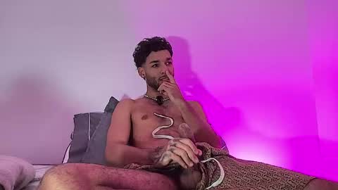 Snapshot of thiagoferreti_ chatting on 06/04/26, 12:27 ThiagoFerreti online show from 06/04/26, 12:27