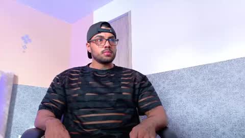 Snapshot of thiagoleon_ chatting on 07/18/26, 07:28 Thiago online show from 07/18/26, 07:28
