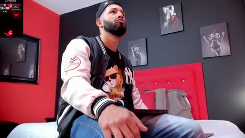 Snapshot of thiagomez17 chatting on 12/28/24, 12:24 Thia Gomez online show from 12/28/24, 12:24