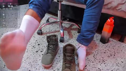 Snapshot of thiagomez17 chatting on 12/29/24, 12:23 Thia Gomez online show from 12/29/24, 12:23