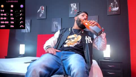 Snapshot of thiagomez17 chatting on 01/06/25, 12:24 Thia Gomez online show from 01/06/25, 12:24