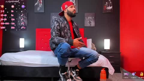 Snapshot of thiagomez17 chatting on 01/08/25, 12:15 Thia Gomez online show from 01/08/25, 12:15