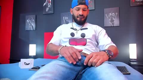 Snapshot of thiagomez17 chatting on 01/17/25, 12:21 Thia Gomez online show from 01/17/25, 12:21