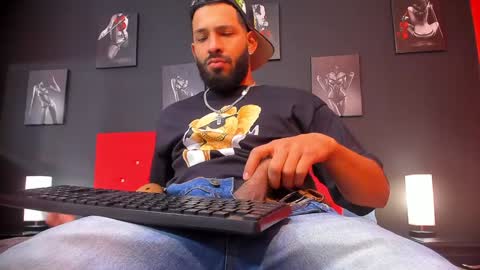 Snapshot of thiagomez17 chatting on 01/18/25, 12:26 Thia Gomez online show from 01/18/25, 12:26