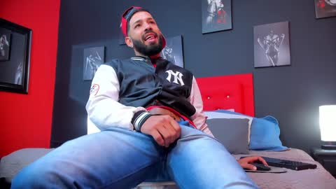 Snapshot of thiagomez17 chatting on 01/20/25, 12:28 Thia Gomez online show from 01/20/25, 12:28