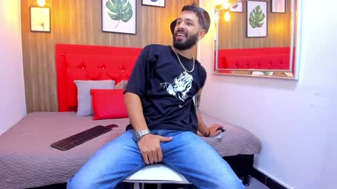 Snapshot of thiagomez17 chatting on 01/23/25, 12:19 Thia Gomez online show from 01/23/25, 12:19