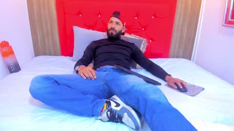 Snapshot of thiagomez17 chatting on 01/24/25, 12:31 Thia Gomez online show from 01/24/25, 12:31