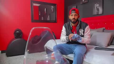 Snapshot of thiagomez17 chatting on 02/26/25, 12:14 Thia Gomez online show from 02/26/25, 12:14