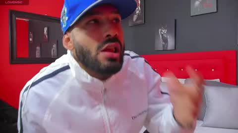 Snapshot of thiagomez17 chatting on 02/28/25, 12:20 Thia Gomez online show from 02/28/25, 12:20