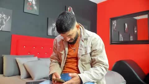 Snapshot of thiagomez17 chatting on 09/15/25, 12:27 Thia Gomez online show from 09/15/25, 12:27