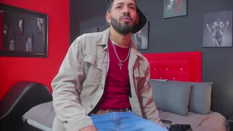 Snapshot of thiagomez17 chatting on 10/03/25, 12:35 Thia Gomez online show from 10/03/25, 12:35