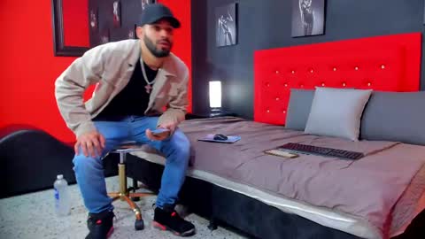 Snapshot of thiagomez17 chatting on 10/04/25, 12:36 Thia Gomez online show from 10/04/25, 12:36