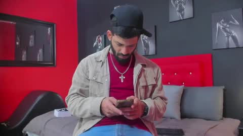 Snapshot of thiagomez17 chatting on 10/10/25, 12:26 Thia Gomez online show from 10/10/25, 12:26