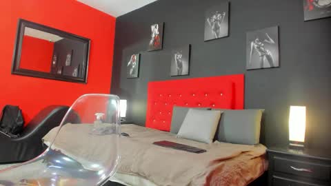 Snapshot of thiagomez17 chatting on 11/05/25, 12:27 Thia Gomez online show from 11/05/25, 12:27