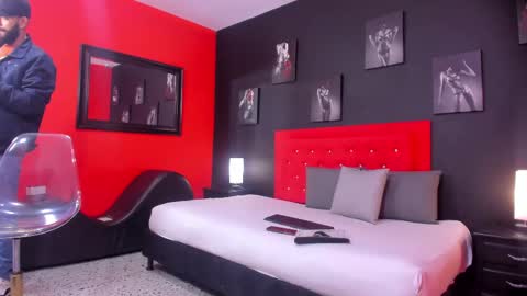 Snapshot of thiagomez17 chatting on 11/08/25, 12:49 Thia Gomez online show from 11/08/25, 12:49