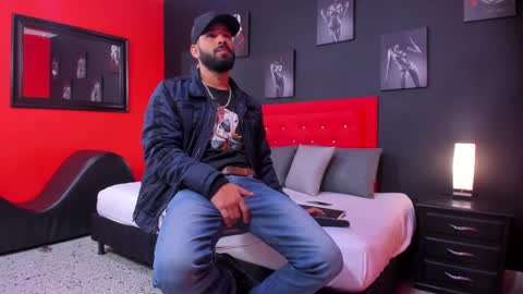 Snapshot of thiagomez17 chatting on 11/10/25, 12:26 Thia Gomez online show from 11/10/25, 12:26