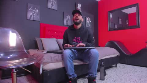 Snapshot of thiagomez17 chatting on 11/24/25, 12:38 Thia Gomez online show from 11/24/25, 12:38