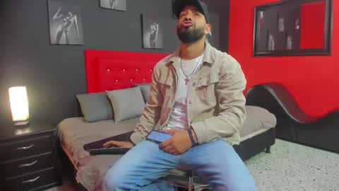 Snapshot of thiagomez17 chatting on 11/26/25, 12:17 Thia Gomez online show from 11/26/25, 12:17