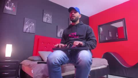 Snapshot of thiagomez17 chatting on 11/27/25, 12:29 Thia Gomez online show from 11/27/25, 12:29