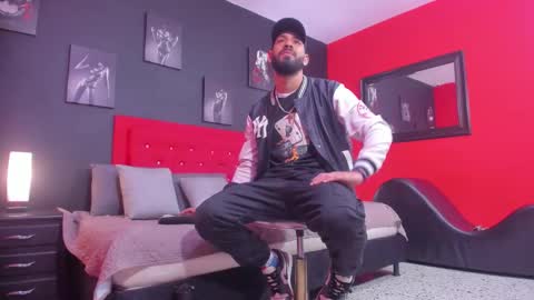 Snapshot of thiagomez17 chatting on 11/30/25, 12:31 Thia Gomez online show from 11/30/25, 12:31