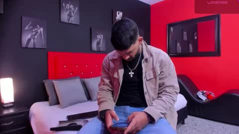 Snapshot of thiagomez17 chatting on 12/15/25, 12:20 Thia Gomez online show from 12/15/25, 12:20