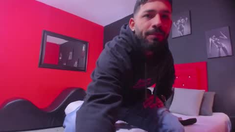 Snapshot of thiagomez17 chatting on 12/17/25, 12:22 Thia Gomez online show from 12/17/25, 12:22