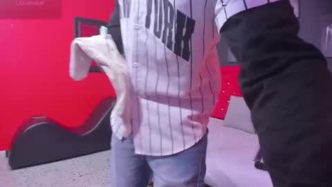 Thia Gomez online show from 12/19/25, 12:23