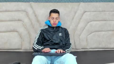 Thiago   online show from 12/24/24, 12:11