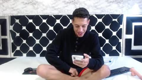 Snapshot of thiagos19 chatting on 04/24/26, 01:30 Thiago online show from 04/24/26, 01:30