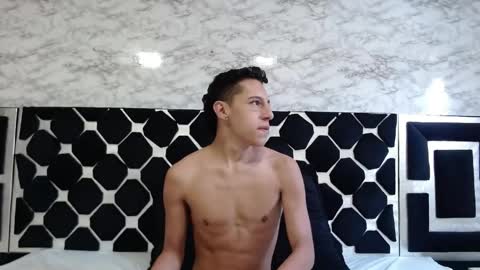 Snapshot of thiagos19 chatting on 05/04/26, 01:07 Thiago online show from 05/04/26, 01:07