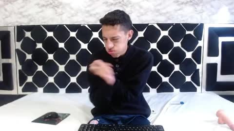 Snapshot of thiagos19 chatting on 05/24/26, 02:27 Thiago online show from 05/24/26, 02:27