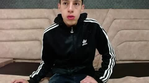 Snapshot of thiagos19 chatting on 06/09/26, 01:01 Thiago online show from 06/09/26, 01:01