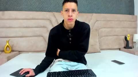 Snapshot of thiagos19 chatting on 07/24/26, 02:09 Thiago online show from 07/24/26, 02:09